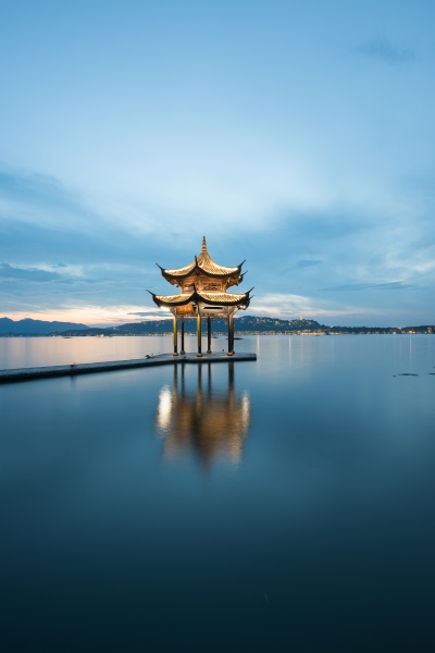 西湖平静如水