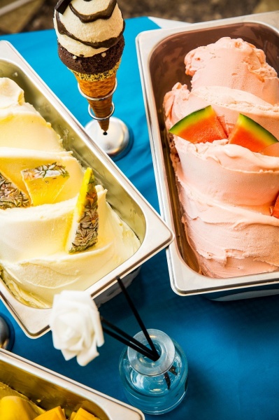 夏日三重奏：冰淇淋邂逅菠萝与西瓜的沁甜狂欢