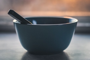 摄影光线美妙的碗、餐具、食品